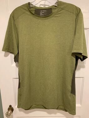 Arc'teryx Motus Crew Men's T-shirt Light Green and Dark Green Size Medium